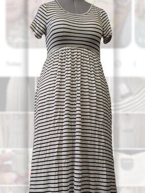 MRT 1030 black and white striped maxi